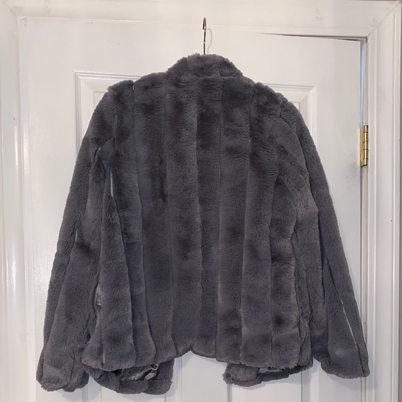 Gray fuzzy over jacket - Picture 2 of 3